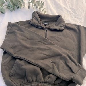 ✨Cozy✨ cute cropped sweatshirt, warm, offers welcome
